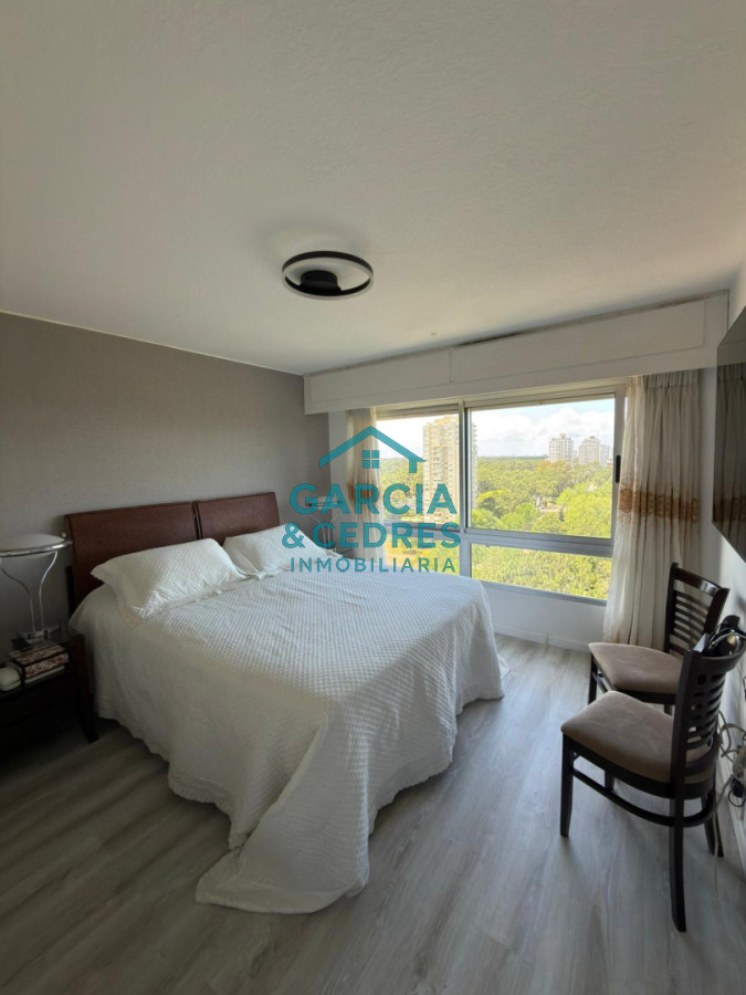 Apartamento ID.124 - OPORTUNIDAD !!! EXCELENTE APTO EDIFICIO BORA BORA TOTALMENTE RECICLADO  3 DORM. Y 3 BAÑOS 