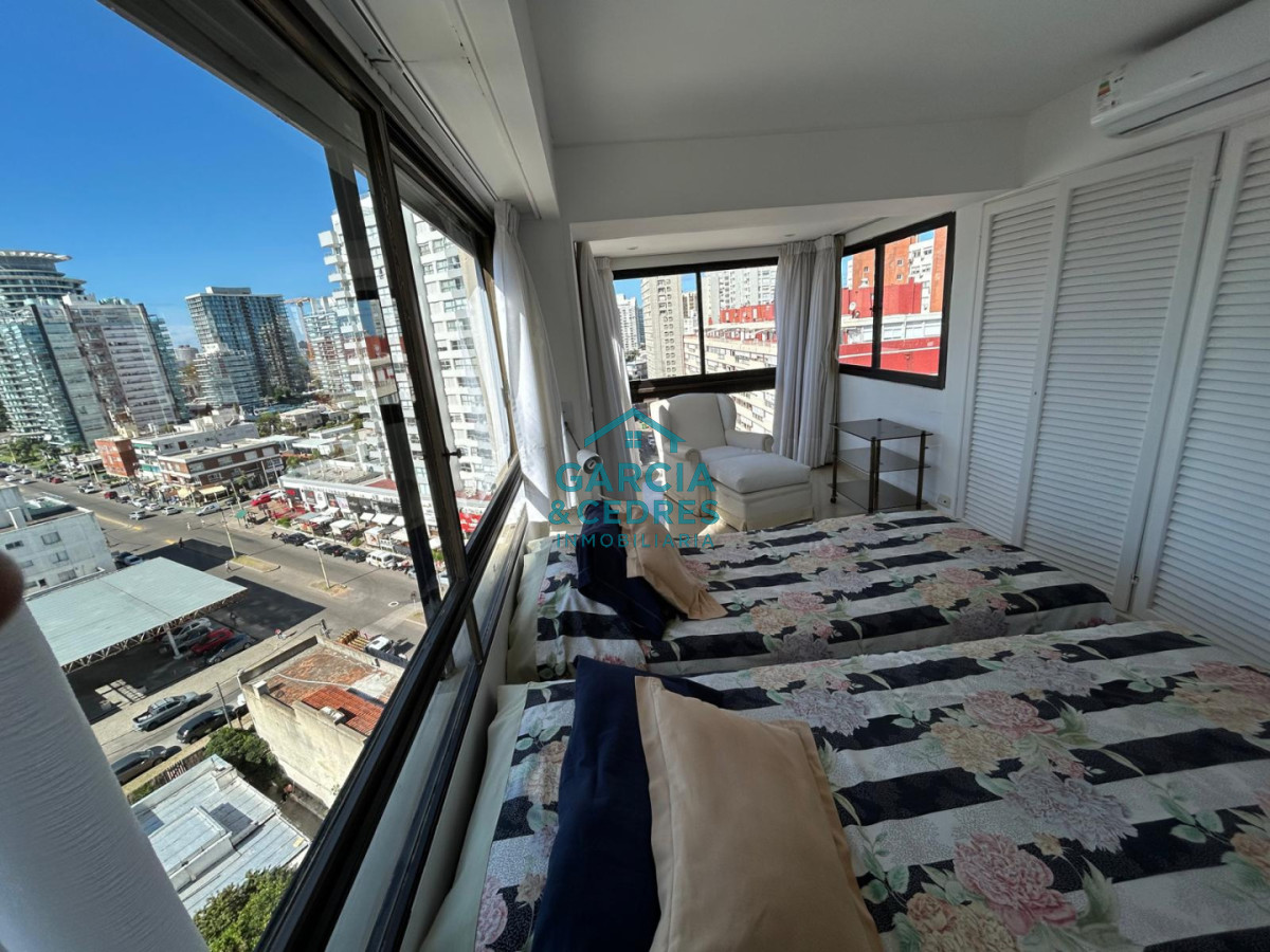 Apartamento ID.197 - Oportunidad !!! Venta Apartamento 4 Dormitorios y 3 baños Reciclado - Playa Brava - Parquemar Center