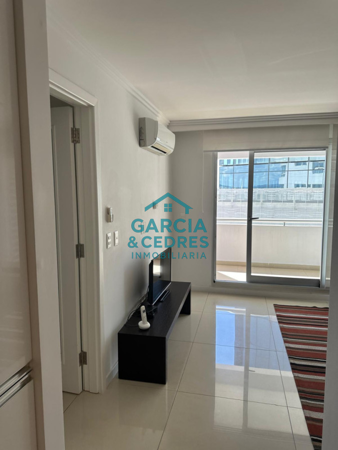 Apartamento ID.183 - Exclusivo Apartamento en Edificio Puerto Punta - 4 Dormitorios + Servicio Completo
