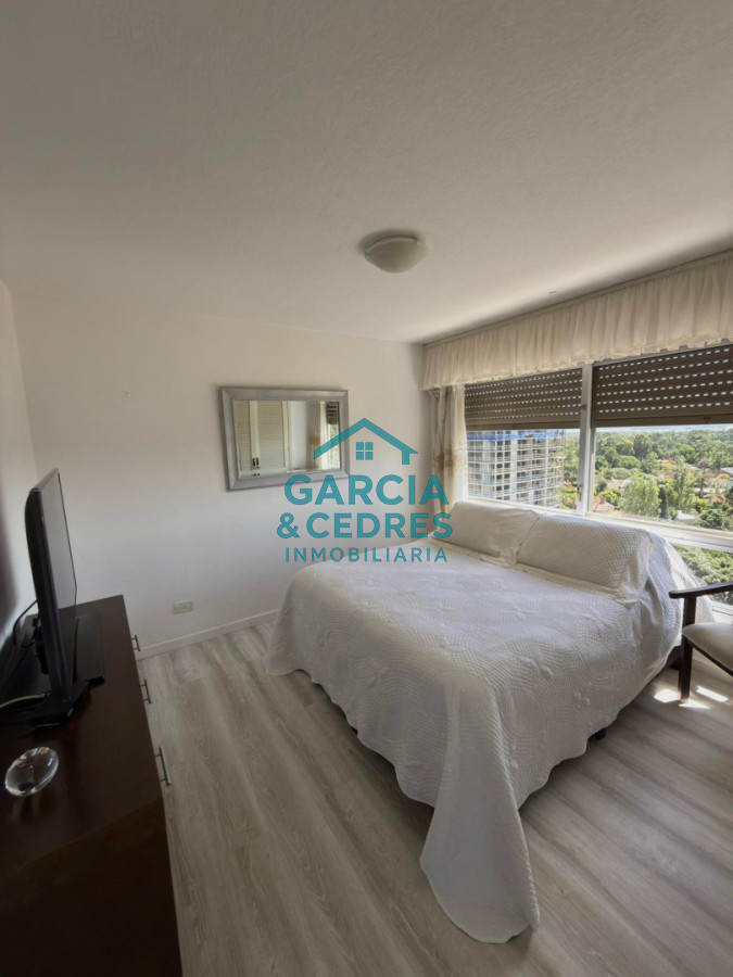 Apartamento ID.124 - OPORTUNIDAD !!! EXCELENTE APTO EDIFICIO BORA BORA TOTALMENTE RECICLADO  3 DORM. Y 3 BAÑOS 