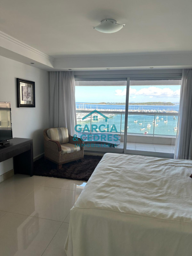 Apartamento ID.183 - Exclusivo Apartamento en Edificio Puerto Punta - 4 Dormitorios + Servicio Completo