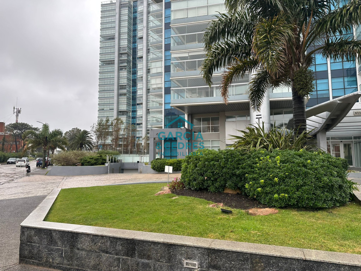 Apartamento ID.495 - Miami Boulevard, Punta del Este.  Apartamento de 2 dormitorios y 2 baños