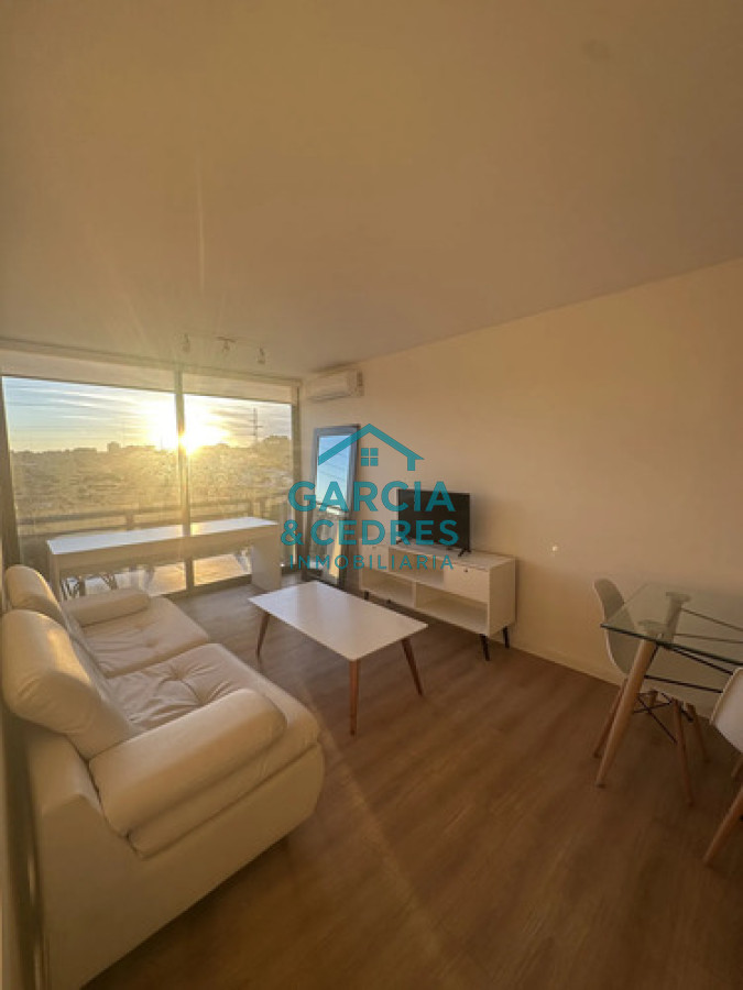 Apartamento ID.496 - Alquiler anual en apartamento de 2 Dormitorios con cochera. Los Dolmenes, Punta Del Este.