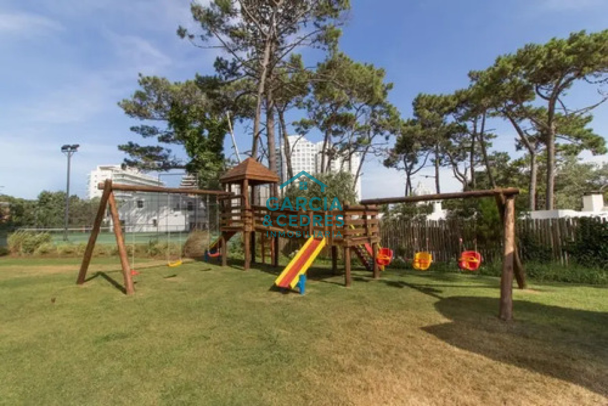 Apartamento ID.324 - Alquiler invernal - Apartamento 2 Dormitorios En Punta Del Este Invernal Con Cochera. Excelente Vista y ubicación.