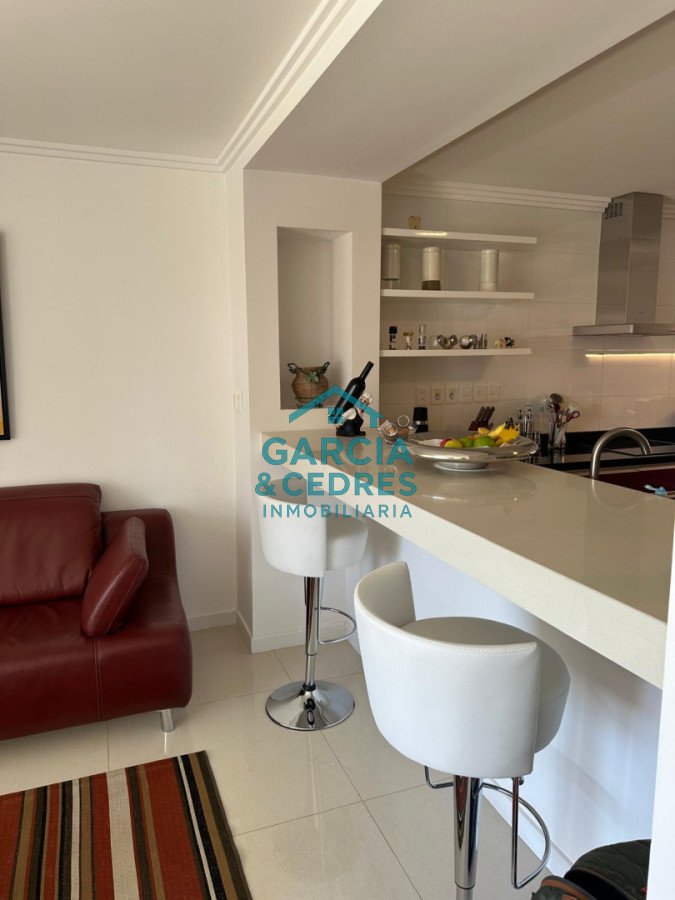 Apartamento ID.183 - Exclusivo Apartamento en Edificio Puerto Punta - 4 Dormitorios + Servicio Completo