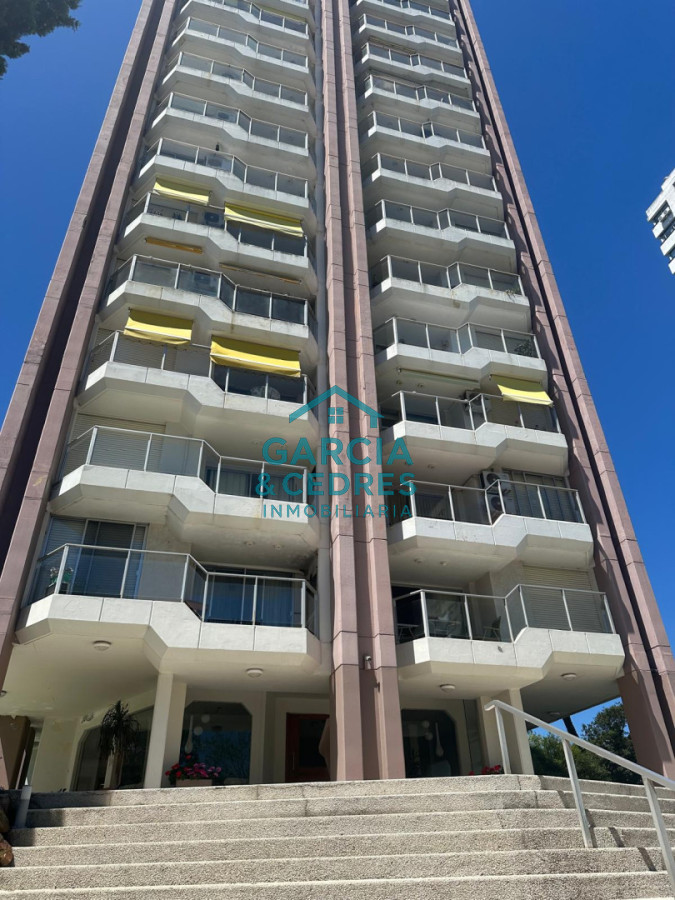 Apartamento ID.143 - OPORTUNIDAD Alquiler Anual USD 1200 Apto torre Marfil de 2 dorm. y 2 baños piso alto 