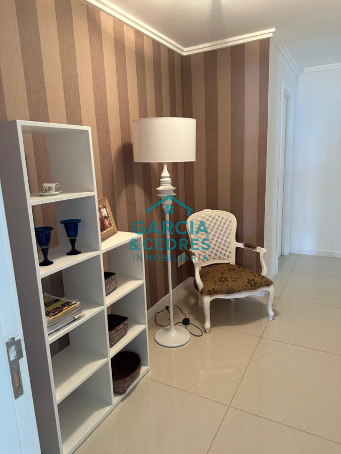Apartamento ID.183 - Exclusivo Apartamento en Edificio Puerto Punta - 4 Dormitorios + Servicio Completo