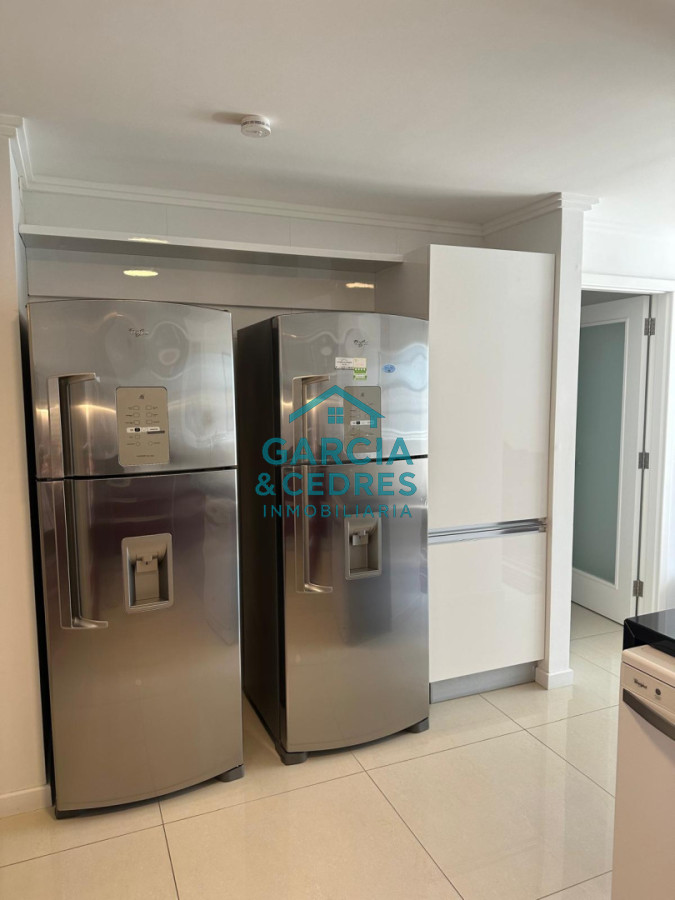 Apartamento ID.183 - Exclusivo Apartamento en Edificio Puerto Punta - 4 Dormitorios + Servicio Completo