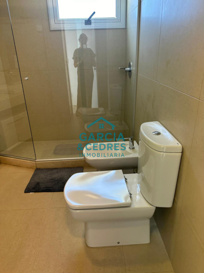 Apartamento ID.183 - Exclusivo Apartamento en Edificio Puerto Punta - 4 Dormitorios + Servicio Completo