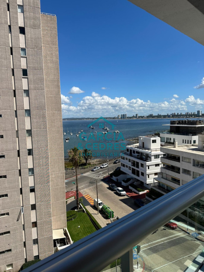 Apartamento ID.183 - Exclusivo Apartamento en Edificio Puerto Punta - 4 Dormitorios + Servicio Completo