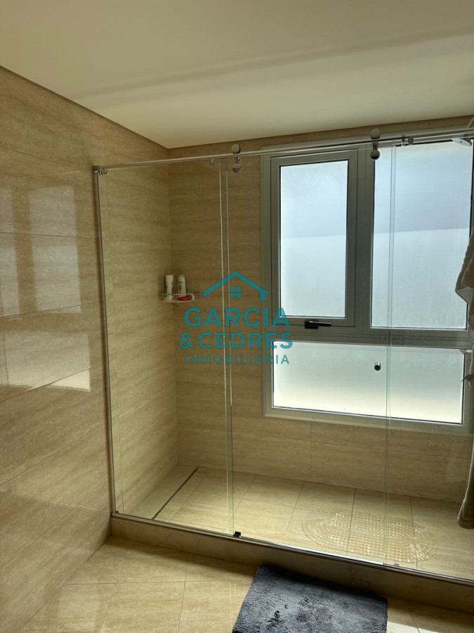 Apartamento ID.183 - Exclusivo Apartamento en Edificio Puerto Punta - 4 Dormitorios + Servicio Completo