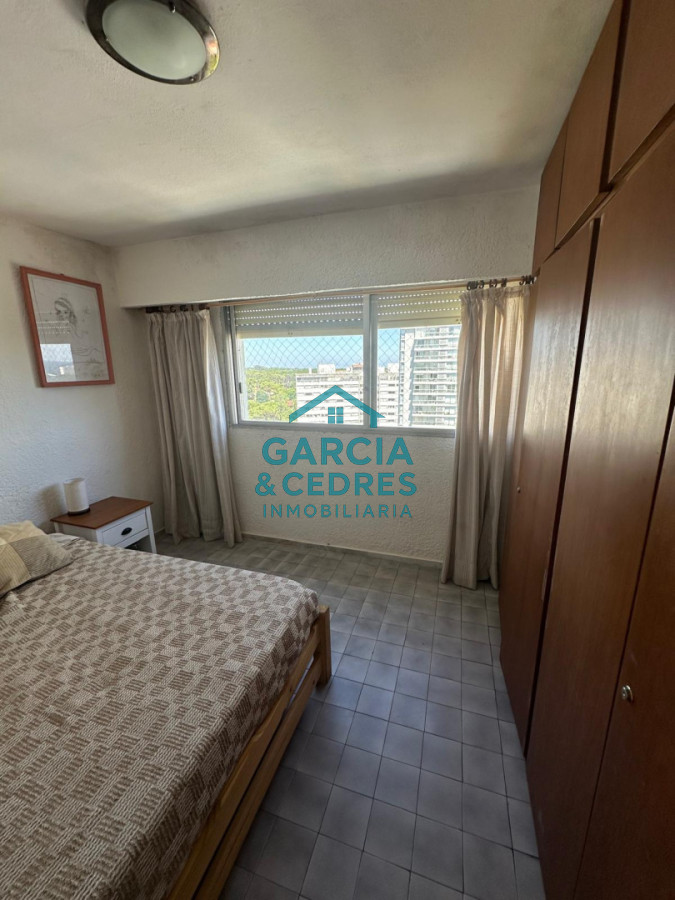 Apartamento ID.143 - OPORTUNIDAD Alquiler Anual USD 1200 Apto torre Marfil de 2 dorm. y 2 baños piso alto 