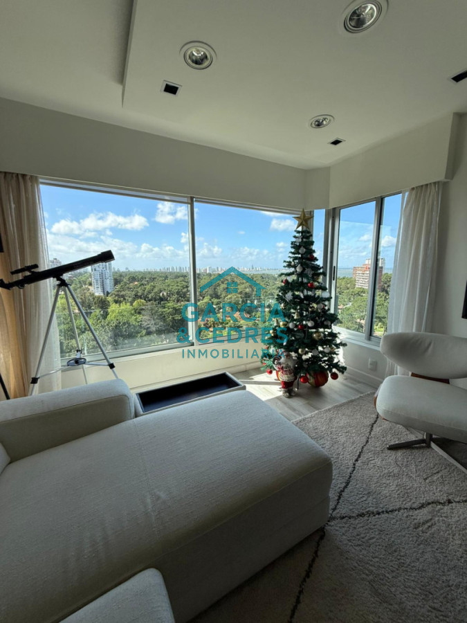 Apartamento ID.124 - OPORTUNIDAD !!! EXCELENTE APTO EDIFICIO BORA BORA TOTALMENTE RECICLADO  3 DORM. Y 3 BAÑOS 