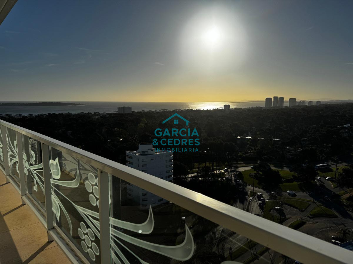 Apartamento ID.422 - Alquiler invernal Apto de 1 1/2 dorm y 2 baños en torre YOO 