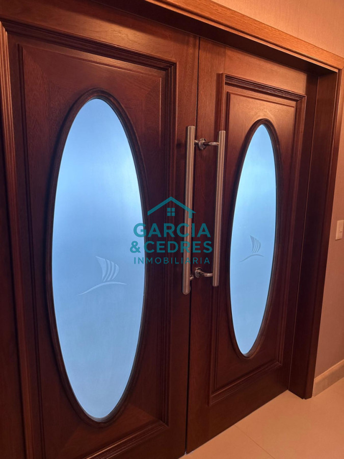 Apartamento ID.183 - Exclusivo Apartamento en Edificio Puerto Punta - 4 Dormitorios + Servicio Completo