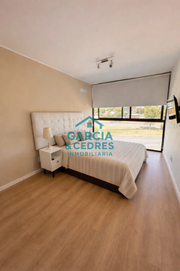 Apartamento ID.496 - Alquiler anual en apartamento de 2 Dormitorios con cochera. Los Dolmenes, Punta Del Este.