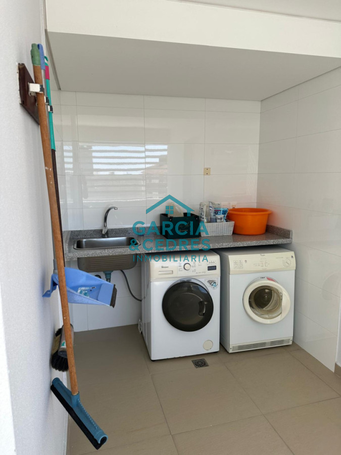 Apartamento ID.183 - Exclusivo Apartamento en Edificio Puerto Punta - 4 Dormitorios + Servicio Completo