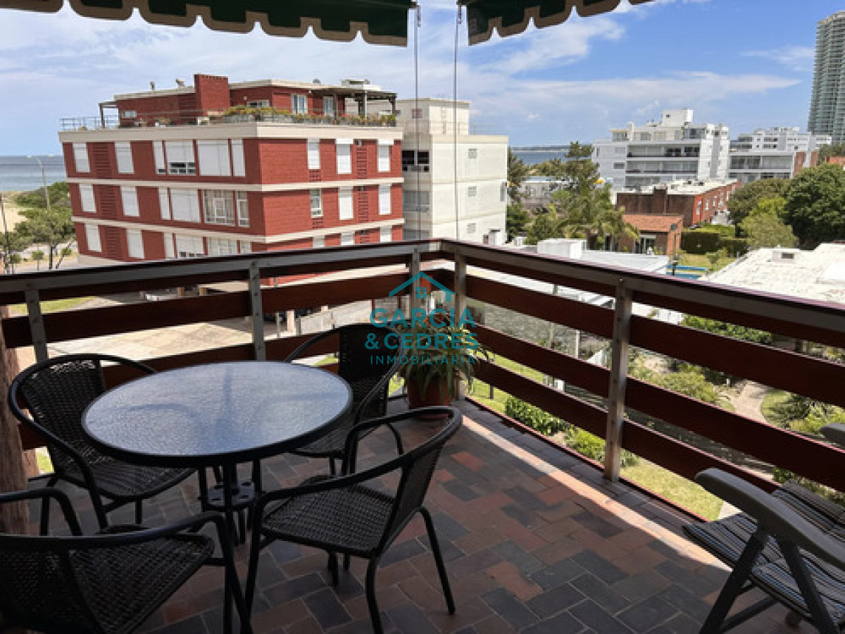 Apartamento ID.564 - Apartamento de 2 dormitorios en primer linea con vista al mar, Playa Mansa