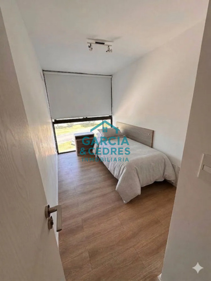 Apartamento ID.496 - Alquiler anual en apartamento de 2 Dormitorios con cochera. Los Dolmenes, Punta Del Este.