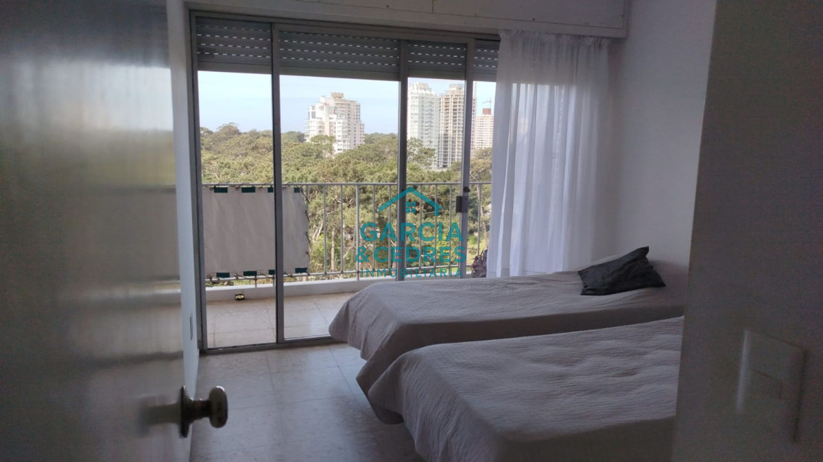 Apartamento ID.479 - Amplio apartamento con gran vista en Complejo Arcobaleno, Playa Mansa. 