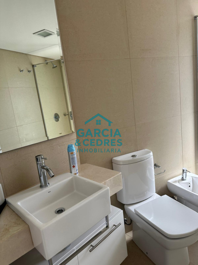 Apartamento ID.183 - Exclusivo Apartamento en Edificio Puerto Punta - 4 Dormitorios + Servicio Completo