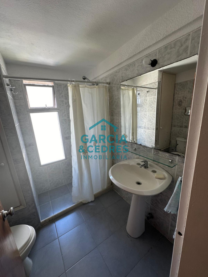 Apartamento ID.143 - OPORTUNIDAD Alquiler Anual USD 1200 Apto torre Marfil de 2 dorm. y 2 baños piso alto 