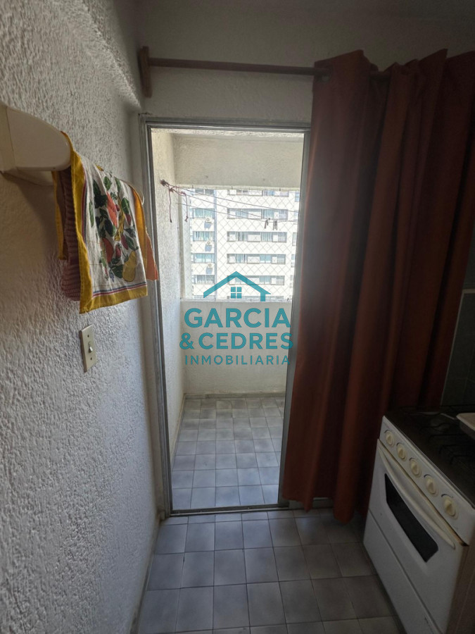 Apartamento ID.143 - OPORTUNIDAD Alquiler Anual USD 1200 Apto torre Marfil de 2 dorm. y 2 baños piso alto 
