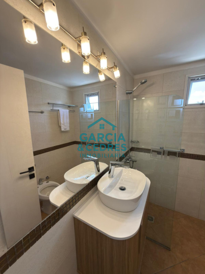 Apartamento ID.124 - OPORTUNIDAD !!! EXCELENTE APTO EDIFICIO BORA BORA TOTALMENTE RECICLADO  3 DORM. Y 3 BAÑOS 