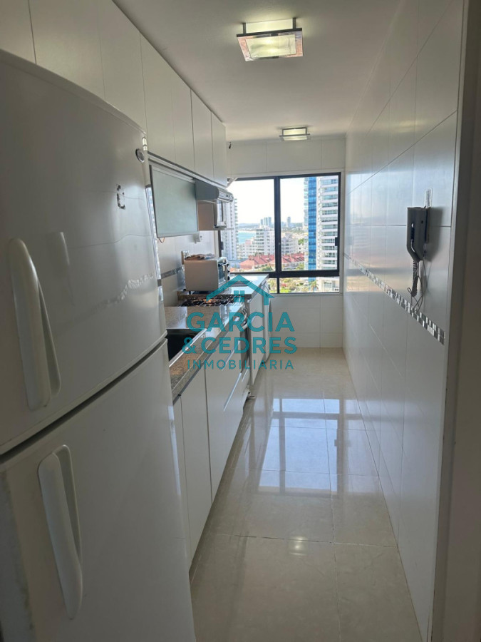 Apartamento ID.197 - Oportunidad !!! Venta Apartamento 4 Dormitorios y 3 baños Reciclado - Playa Brava - Parquemar Center