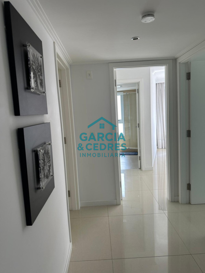Apartamento ID.183 - Exclusivo Apartamento en Edificio Puerto Punta - 4 Dormitorios + Servicio Completo