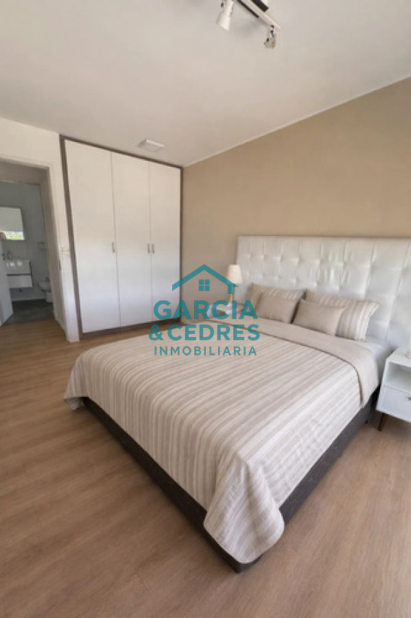 Apartamento ID.496 - Alquiler anual en apartamento de 2 Dormitorios con cochera. Los Dolmenes, Punta Del Este.