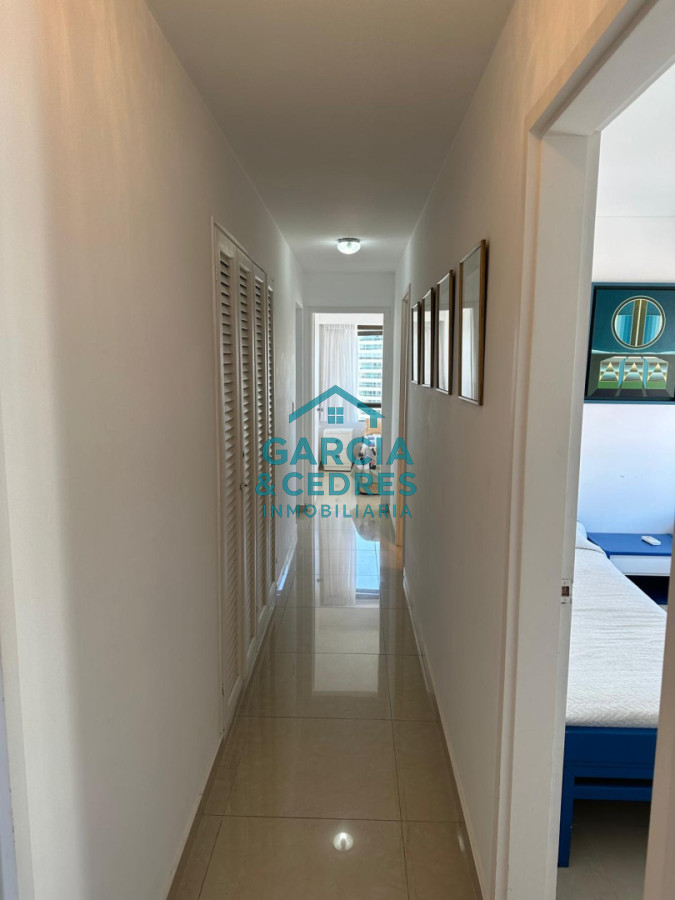 Apartamento ID.197 - Oportunidad !!! Venta Apartamento 4 Dormitorios y 3 baños Reciclado - Playa Brava - Parquemar Center