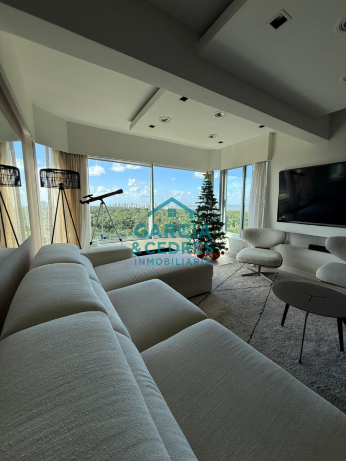 Apartamento ID.124 - OPORTUNIDAD !!! EXCELENTE APTO EDIFICIO BORA BORA TOTALMENTE RECICLADO  3 DORM. Y 3 BAÑOS 