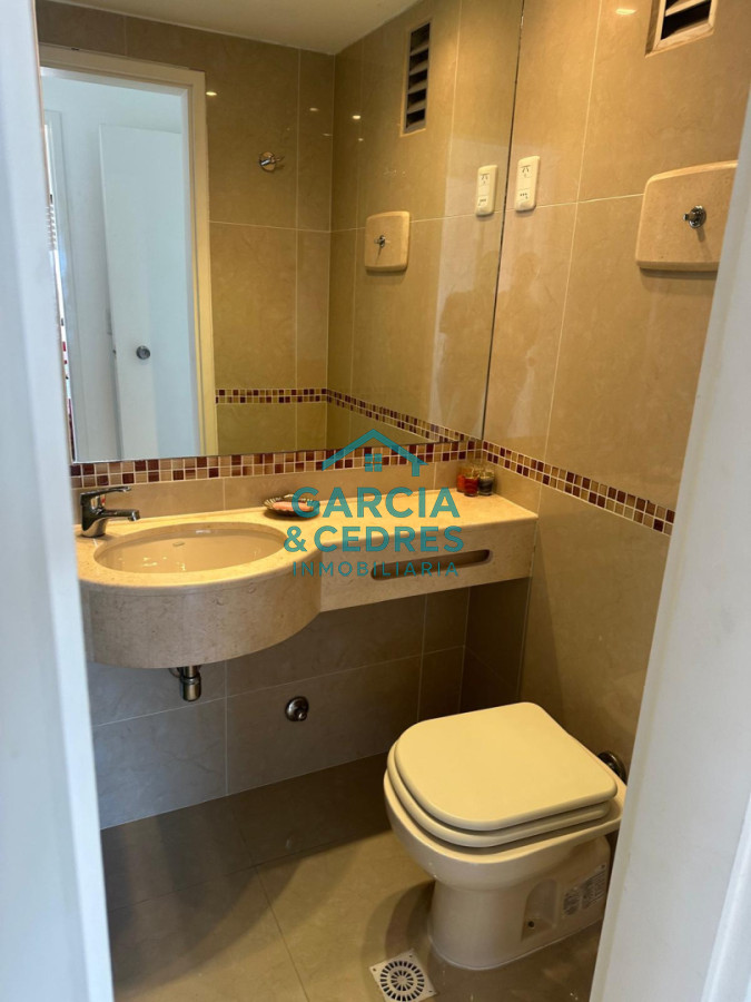 Apartamento ID.197 - Oportunidad !!! Venta Apartamento 4 Dormitorios y 3 baños Reciclado - Playa Brava - Parquemar Center