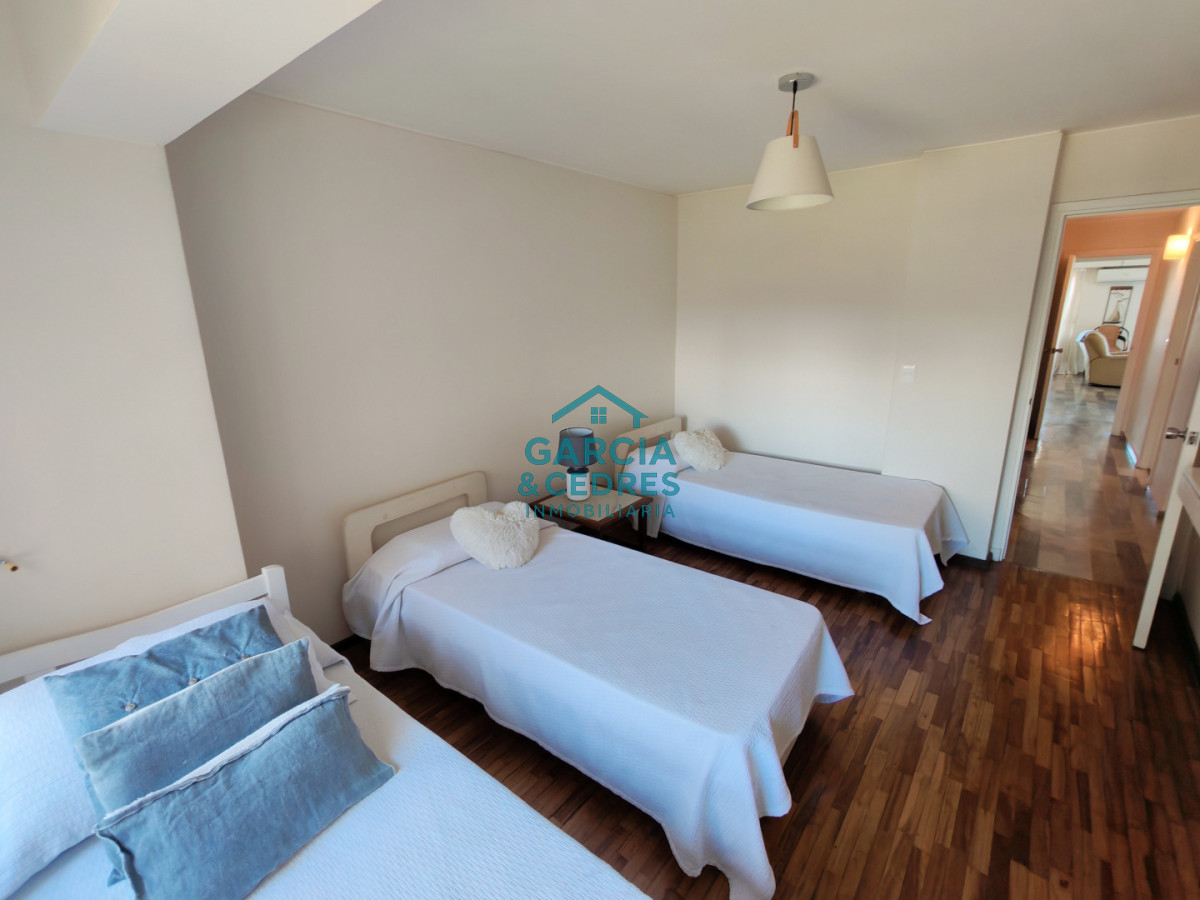 Apartamento ID.44 - ALQUILER DE TEMPORADA EN APTO DE 3 DORMITORIOS Y DOS BAÑOS CON UNA VISTA INIGUALABLE A LA BRAVA 