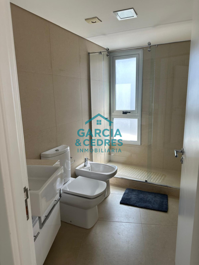 Apartamento ID.183 - Exclusivo Apartamento en Edificio Puerto Punta - 4 Dormitorios + Servicio Completo
