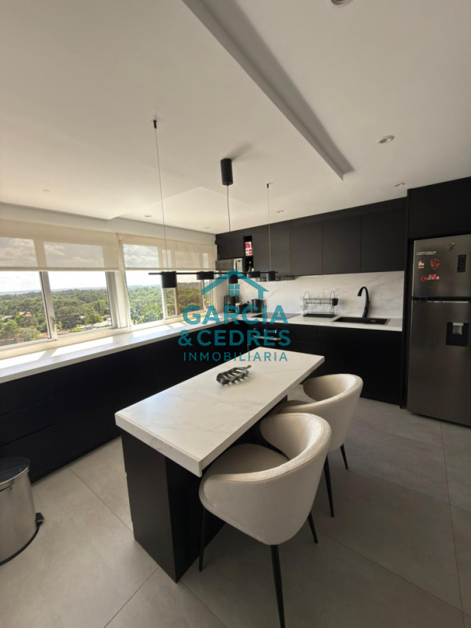 Apartamento ID.124 - OPORTUNIDAD !!! EXCELENTE APTO EDIFICIO BORA BORA TOTALMENTE RECICLADO  3 DORM. Y 3 BAÑOS 