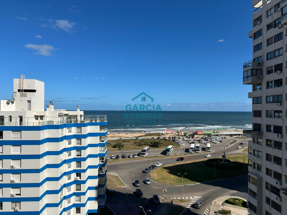 Apartamento ID.197 - Oportunidad !!! Venta Apartamento 4 Dormitorios y 3 baños Reciclado - Playa Brava - Parquemar Center