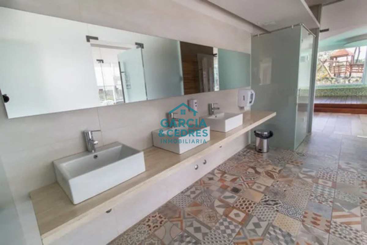 Apartamento ID.324 - Alquiler invernal - Apartamento 2 Dormitorios En Punta Del Este Invernal Con Cochera. Excelente Vista y ubicación.