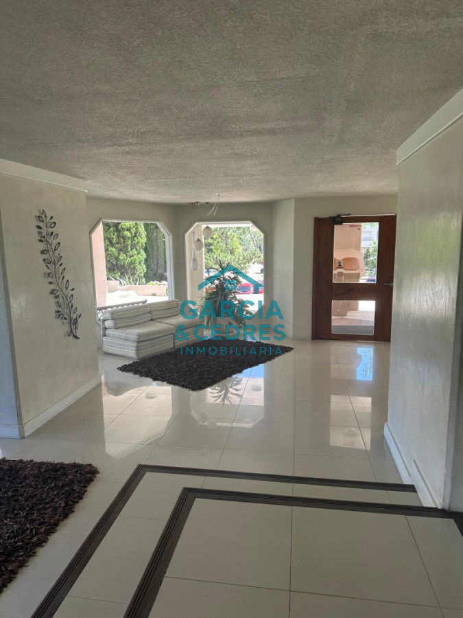 Apartamento ID.143 - OPORTUNIDAD Alquiler Anual USD 1200 Apto torre Marfil de 2 dorm. y 2 baños piso alto 