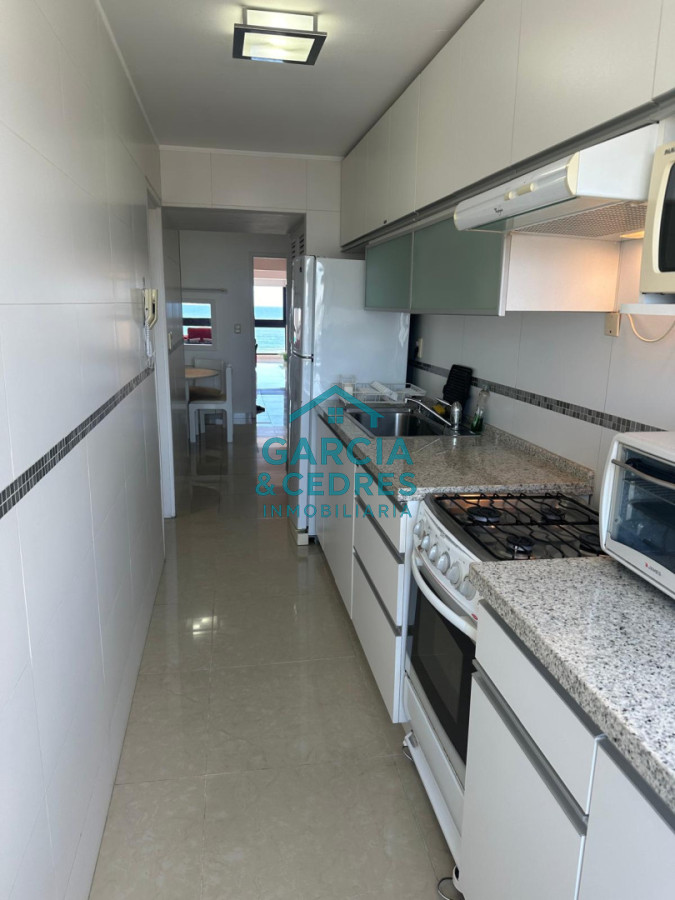 Apartamento ID.197 - Oportunidad !!! Venta Apartamento 4 Dormitorios y 3 baños Reciclado - Playa Brava - Parquemar Center