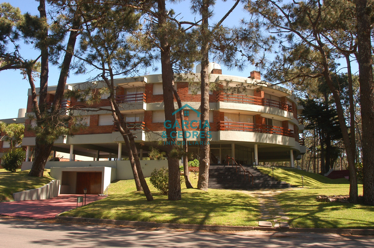 Apartamento ID.479 - Amplio apartamento con gran vista en Complejo Arcobaleno, Playa Mansa. 