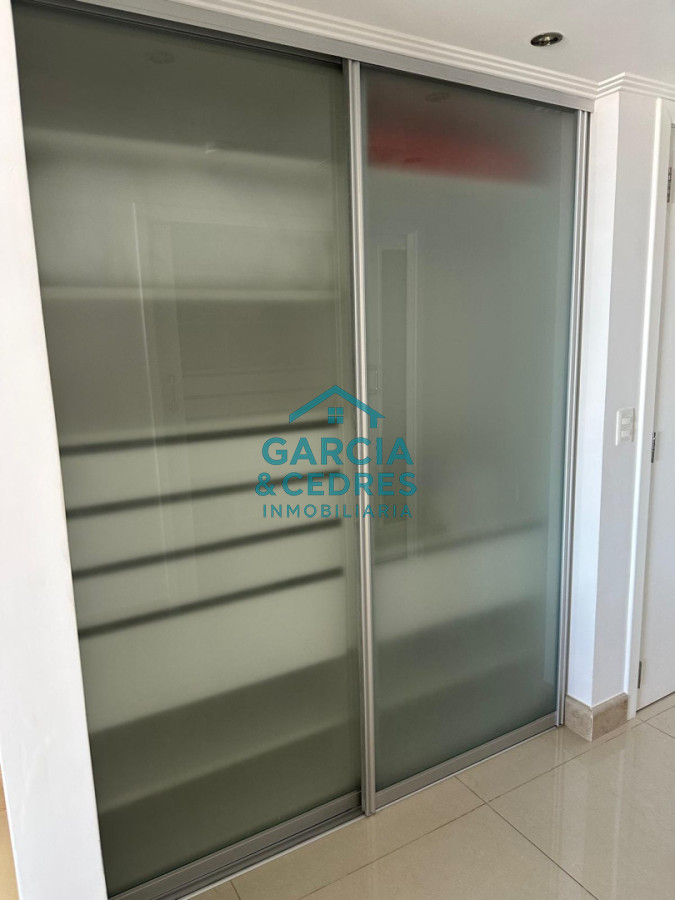 Apartamento ID.183 - Exclusivo Apartamento en Edificio Puerto Punta - 4 Dormitorios + Servicio Completo