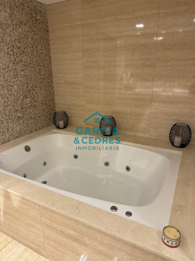 Apartamento ID.183 - Exclusivo Apartamento en Edificio Puerto Punta - 4 Dormitorios + Servicio Completo