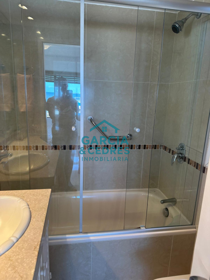 Apartamento ID.197 - Oportunidad !!! Venta Apartamento 4 Dormitorios y 3 baños Reciclado - Playa Brava - Parquemar Center