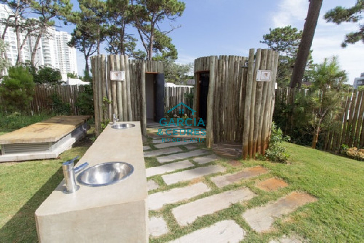 Apartamento ID.324 - Alquiler invernal - Apartamento 2 Dormitorios En Punta Del Este Invernal Con Cochera. Excelente Vista y ubicación.