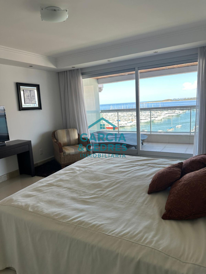 Apartamento ID.183 - Exclusivo Apartamento en Edificio Puerto Punta - 4 Dormitorios + Servicio Completo