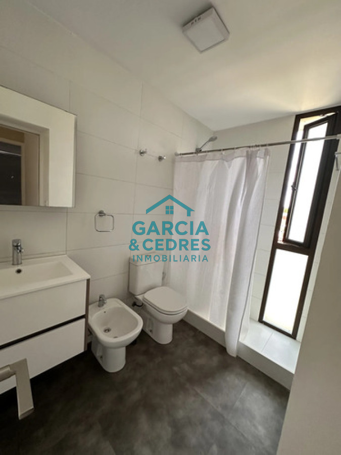 Apartamento ID.496 - Alquiler anual en apartamento de 2 Dormitorios con cochera. Los Dolmenes, Punta Del Este.