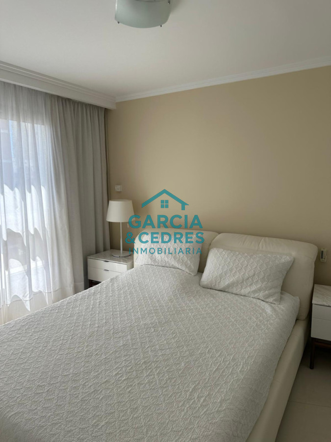 Apartamento ID.183 - Exclusivo Apartamento en Edificio Puerto Punta - 4 Dormitorios + Servicio Completo
