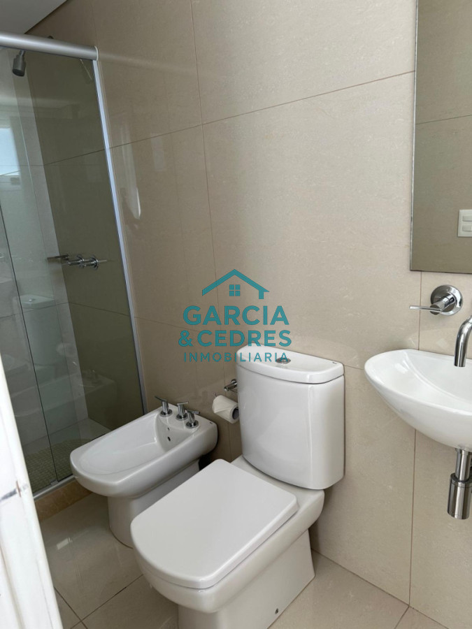 Apartamento ID.183 - Exclusivo Apartamento en Edificio Puerto Punta - 4 Dormitorios + Servicio Completo
